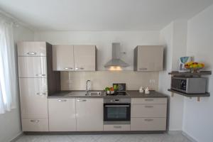 Kuchyň nebo kuchyňský kout v ubytování Apartment Marty