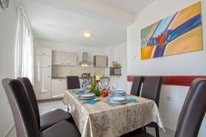 Kuchyň nebo kuchyňský kout v ubytování Apartment Marty