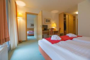 Posteľ alebo postele v izbe v ubytovaní Hotel Bergkristall