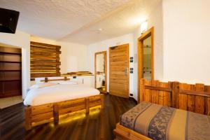 Posteľ alebo postele v izbe v ubytovaní Hotel Pontiglia + 37 fotografií