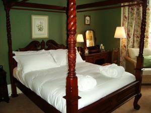 Postel nebo postele na pokoji v ubytování Lochinver Guesthouse