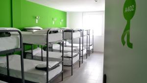 Motion Chueca Hostel客房内的一张或多张床位