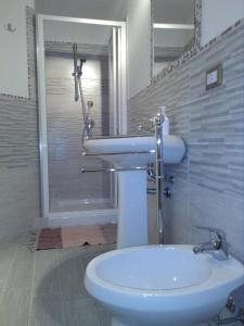 Ένα μπάνιο στο B&B Al Duomo Carrela di Ghjeja