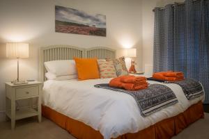 Un pat sau paturi într-o cameră la The Horseshoe Country Inn