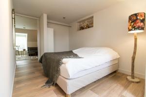 מיטה או מיטות בחדר ב-Short stay Midden Drenthe