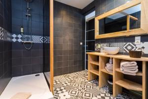 Koupelna v ubytování Grand Hôtel Richelieu + 37 fotografií