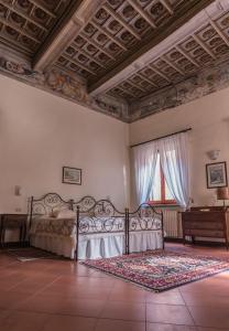 a bedroom with two beds and a piano at B&B L'Agnolo Di Caroti Cinzia in Montepulciano