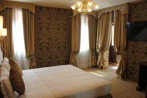 TV a/nebo společenská místnost v ubytování Hotel Casanova