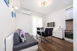 TV a/nebo společenská místnost v ubytování Apartment Miracool