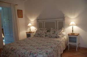 Postel nebo postele na pokoji v ubytování Bastide de l'Avelan
