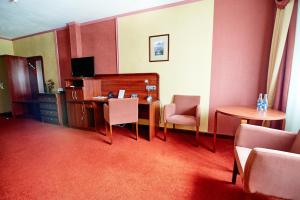 Telewizja i/lub zestaw kina domowego w obiekcie Hotel Polski