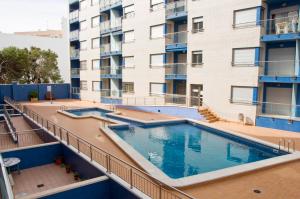 Bazén v ubytovaní Apartment Los Locos Beach alebo v jeho blízkosti