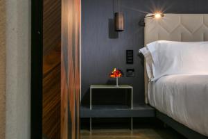 Postel nebo postele na pokoji v ubytování Hotel VIU Milan, a Member of Design Hotels