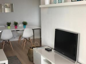 Telewizja i/lub zestaw kina domowego w obiekcie Apartments Campello