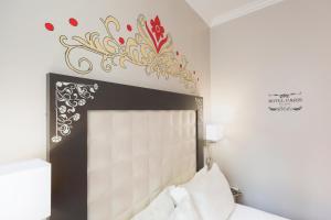 Letto o letti in una camera di Grand Hôtel Amelot
