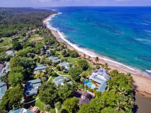 Et luftfoto af Villa Montaña Beach Resort