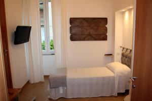 A bed or beds in a room at Affittacamere I Gatti delle 5 Terre