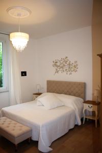 A bed or beds in a room at Affittacamere I Gatti delle 5 Terre Még 37 kép