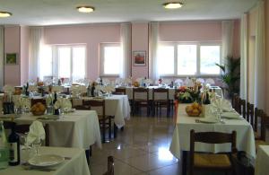 Εστιατόριο ή άλλο μέρος για φαγητό στο Hotel Ristorante Sasso Remenno +30 φωτογραφίες
