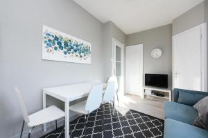 Televízia a/alebo spoločenská miestnosť v ubytovaní Apartment Lali