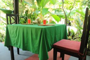 Majoituspaikan Giri Sari Guest House Pemuteran Bali ravintola tai vastaava paikka