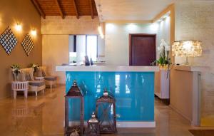 Bazén v ubytovaní Ornella Beach Resort & Villas alebo v jeho blízkosti