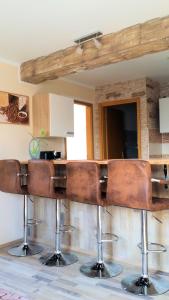 a bar with two stools with a wooden counter top at Ferienanlage Wildt in Petersdorf auf Fehmarn