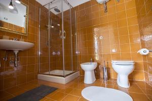a bathroom with a toilet and a shower and a sink at B&B casa73 in Cicerale +47 photos