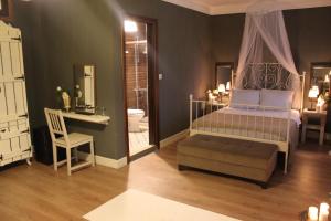 A bed or beds in a room at Han Boutique Hotel