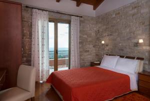 Postel nebo postele na pokoji v ubytování Enastron Villas