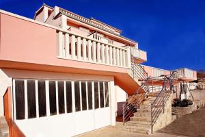 Balkón alebo terasa v ubytovaní Villa Anteana with view and pool of 60m2