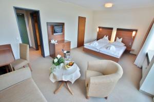 Postel nebo postele na pokoji v ubytování Hotel Wiehen-Therme