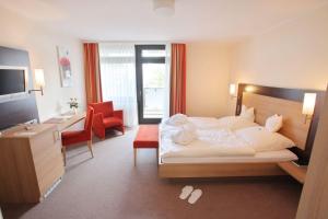 Postel nebo postele na pokoji v ubytování Hotel Wiehen-Therme