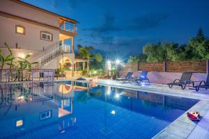 Bazén v ubytování Armonia Boutique Hotel nebo v jeho okolí