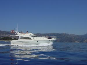 Foto dalla galleria di Yacht Summertime 3 Bedrooms a Mentone