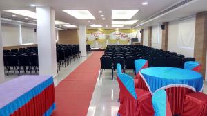 The business area and/or conference room at Nalanda Inn