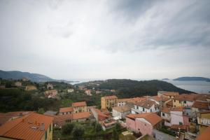 a view of a town with buildings and a lake at Casa Vacanze La Fontana in Lerici