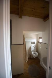 a bathroom with a toilet and a sink at Casa Vacanze La Fontana in Lerici
