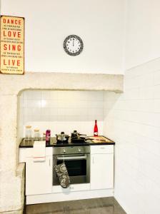Een keuken of kitchenette bij Best apartment in Baixa-Chiado