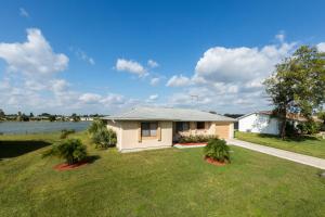 Gallery image of Lilsis by the Lake in Port Charlotte