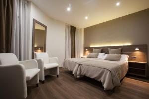Postel nebo postele na pokoji v ubytování Hotel Don Paco + 16 fotografií