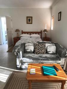 a living room with a bed and a coffee table at B&B@9.Libertas in Stellenbosch
