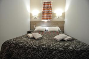 Postel nebo postele na pokoji v ubytování Aparthotel Safari + 37 fotografií
