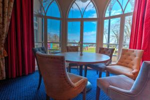 Гостиная зона в Langstone Cliff Hotel