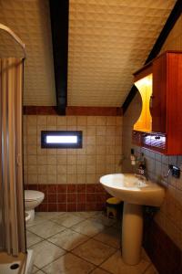 a bathroom with a sink and a toilet at Soprattutto in Montalbano Ionico