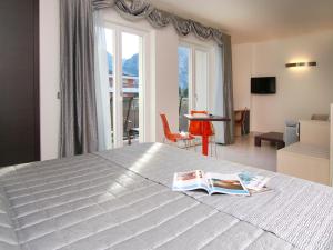 Un pat sau paturi într-o cameră la Hotel Garnì Corallo