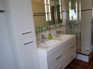 Koupelna v ubytování Ferienwohnung Prinz + 29 fotografií