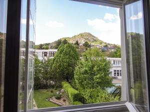 Nespecifikovaný výhled na hory nebo výhled na hory při pohledu z hotelu