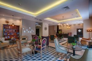 Eldan Hotel tesisinde bir restoran veya yemek mekanı