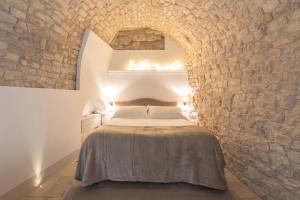 Postel nebo postele na pokoji v ubytování Locanda Don Serafino Historical Boutique Hotel
